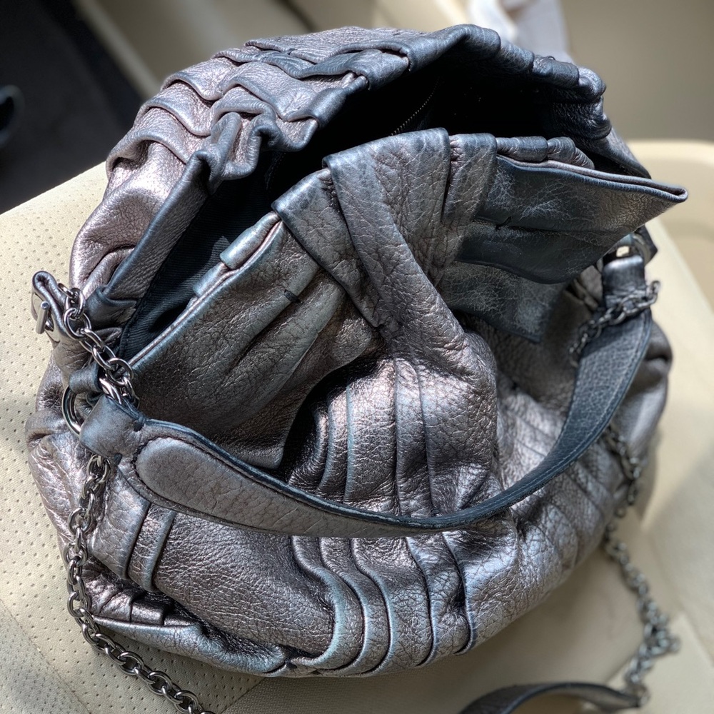 Valentino Garavani Silver Leather Luxury Bag - Picture 2 of 6